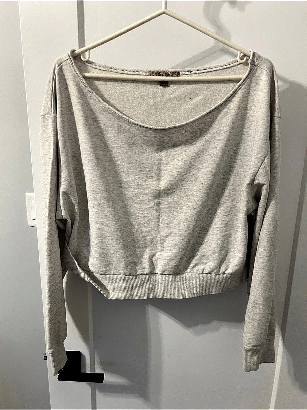 Charlotte Russe Cropped Long Sleeve Top in Gray Large